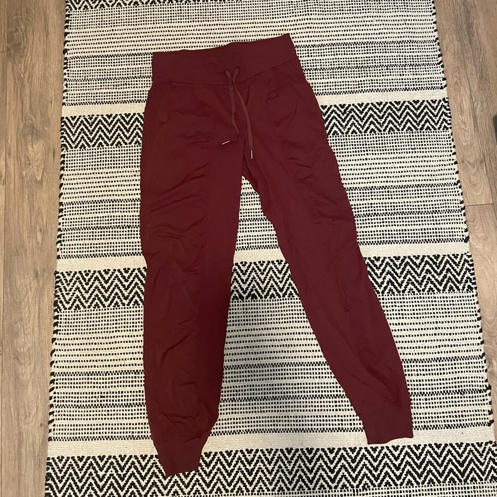 Lululemon joggers size 6 NWOT